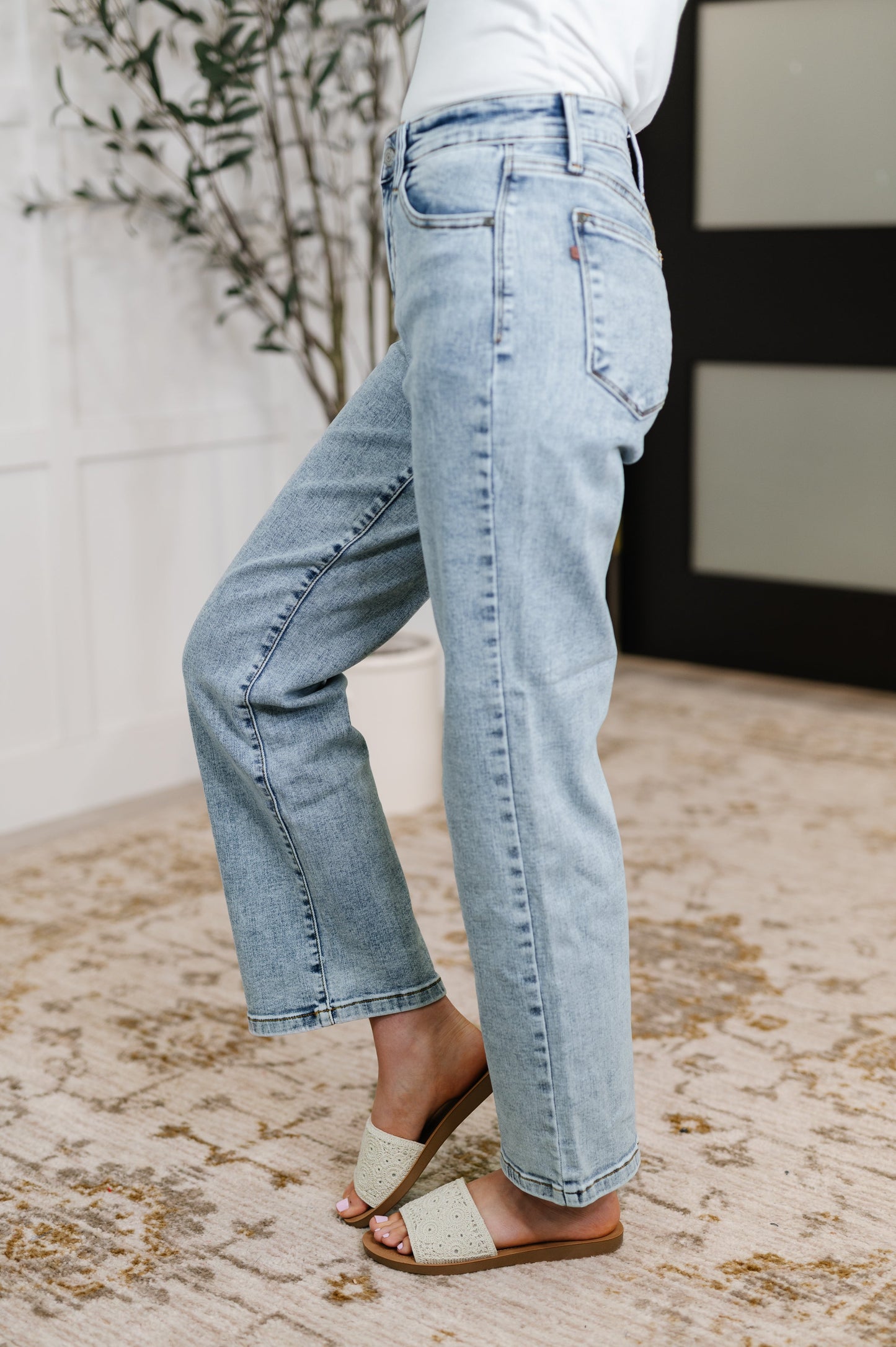 Judy Blue High Rise Straight Fit Jeans